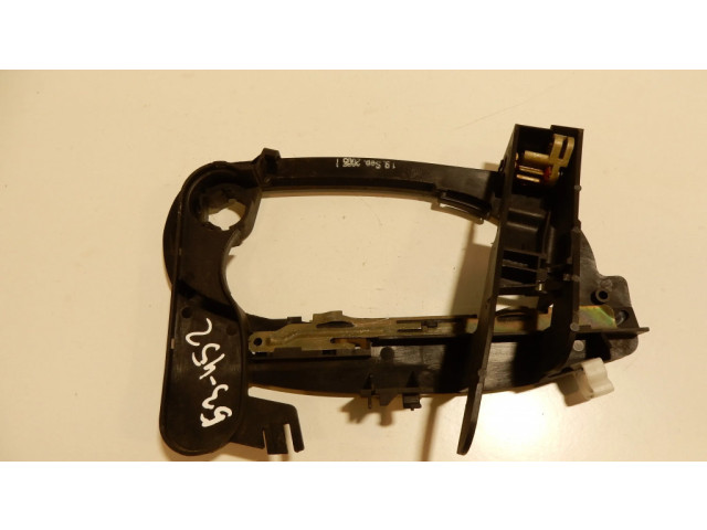 Передний держатель / кронштейн для внешней ручки открытия