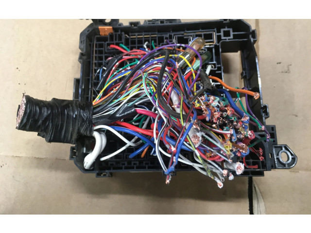 Блок предохранителей Mitsubishi Outlander