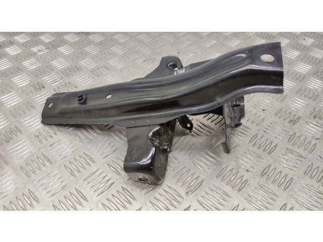 Другая деталь отсека двигателя