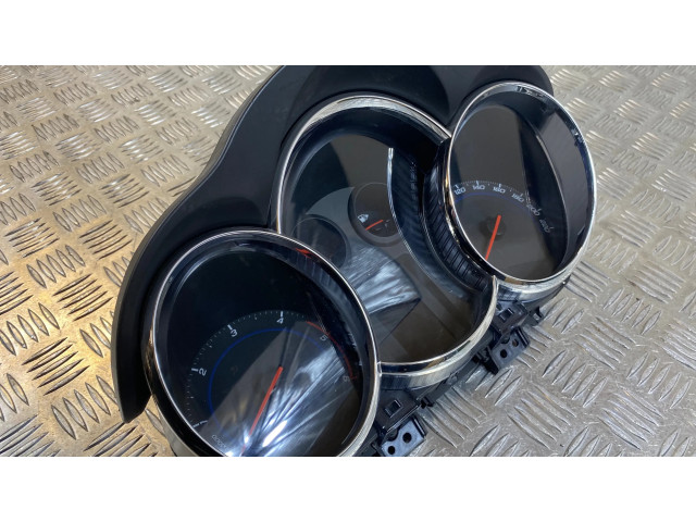 Přístrojová deska Chevrolet Cruze 2013 95472852, 2852U