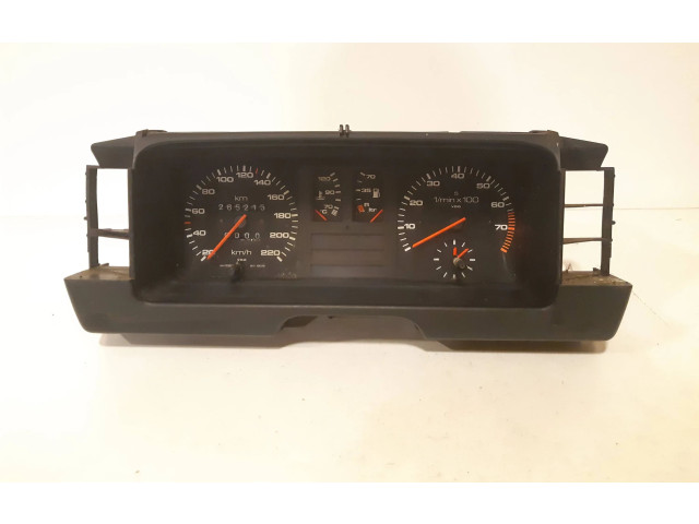 Přístrojová deska Audi 80 90 B2 1983 81117332