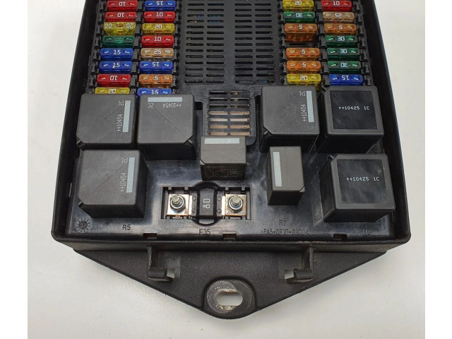   Pojistková skříňka AD43-14A173-AA   Aston Martin Rapide 2015