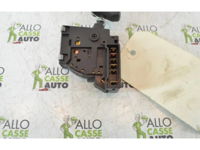 Ручка стеклоочистителей 7700765710 Renault 21