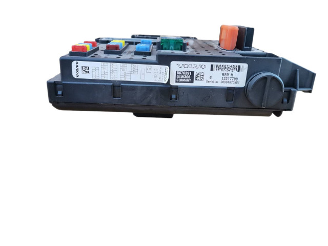 Блок предохранителей 8676391, 12217799   Volvo XC90    