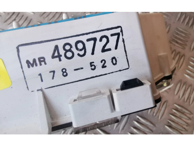 Панель приборов MR489727, 178520 Mitsubishi Space Wagon