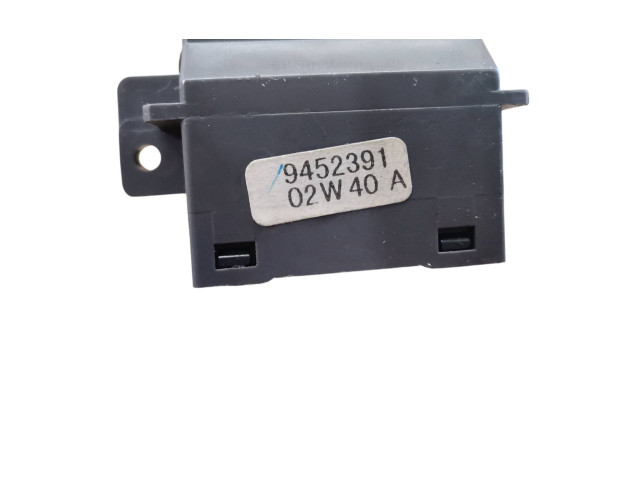 Ручка стеклоочистителей 9452391, 02W40A Volvo V70