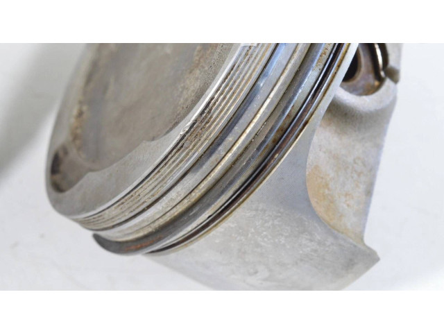 Píst 99610391574, 99610391573   Porsche 911 996    M96.70 