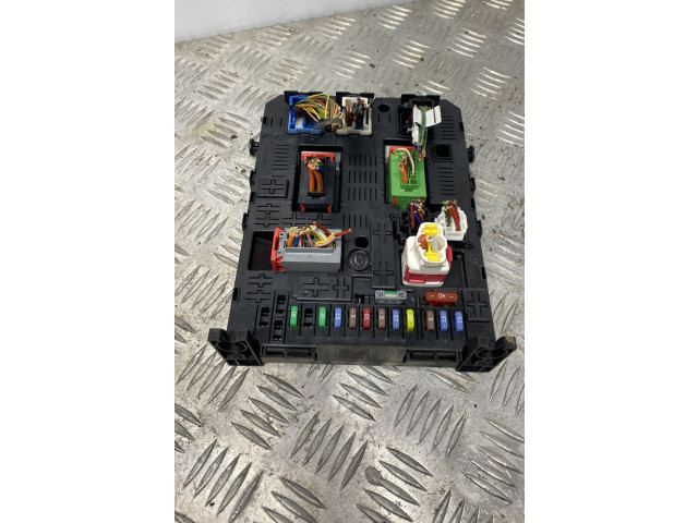 Блок предохранителей 9807028580   Peugeot 5008    