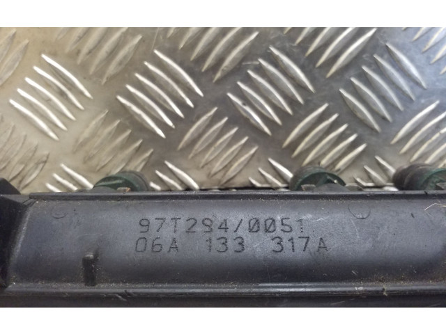 Топливная рампа 06A133317A   Volkswagen Golf IV  