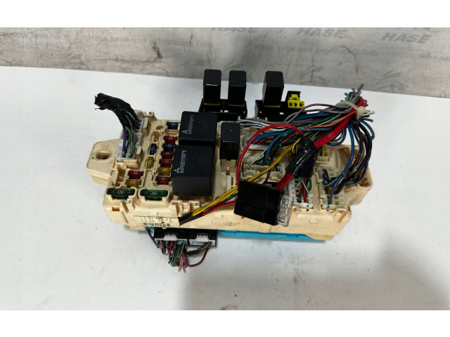 Pojistková skříňka MR445951 Mitsubishi Pajero 2001