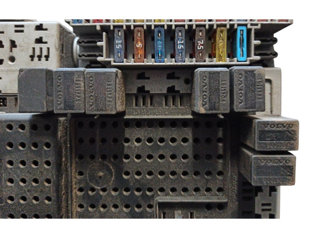 Блок предохранителей  0262010, 9401802   Volvo V70    
