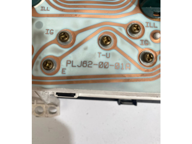 Панель приборов GC5JC, PLJ620001A   Mazda 626       