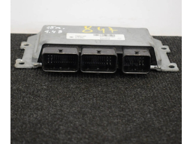 Блок управления двигателя Dacia Sandero