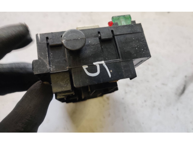 Pojistková skříňka 171941813D Volkswagen PASSAT B3 1991