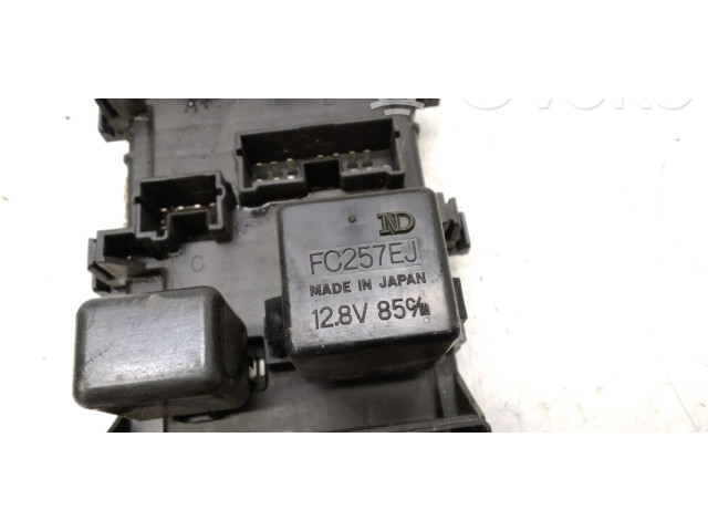 Блок предохранителей FC257EJ Mitsubishi Colt