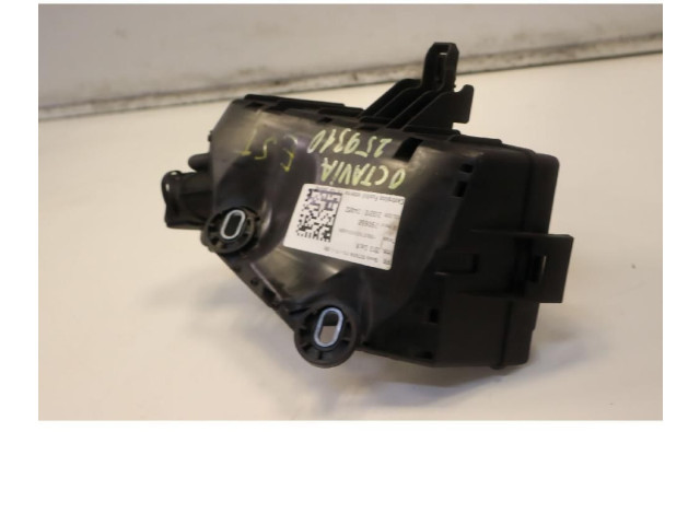 Блок предохранителей 5Q0937125B Skoda Octavia Mk3 (5E)