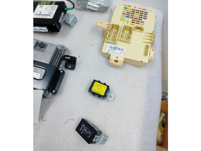 Блок управления двигателем Блок управления KIA Ceed