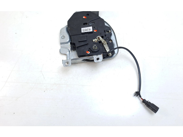 Замок багажника 2K5827201C    Volkswagen Caddy 2011 - 2016 года