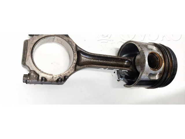 Píst Volkswagen PASSAT B5.5