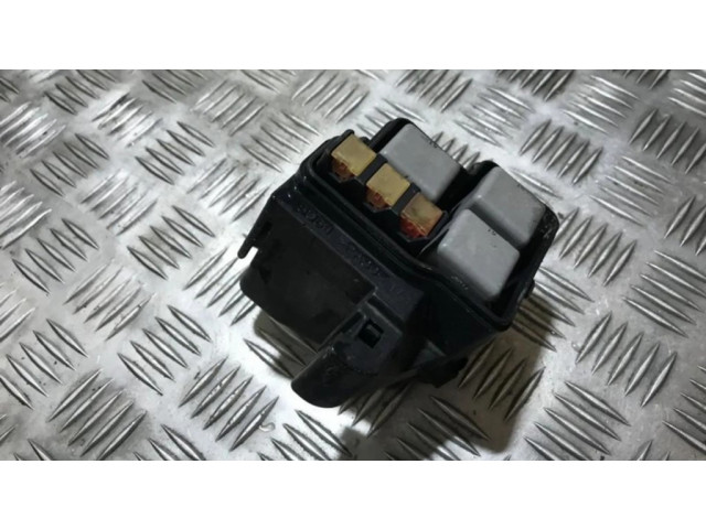 Блок предохранителей 5054 Toyota Previa (XR30, XR40) II