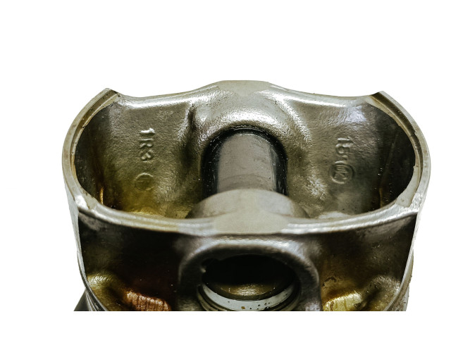 Píst 31401210   Volvo XC60    B4204T11 