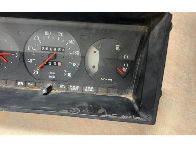 Přístrojová deska Volvo 240 1985 1348058