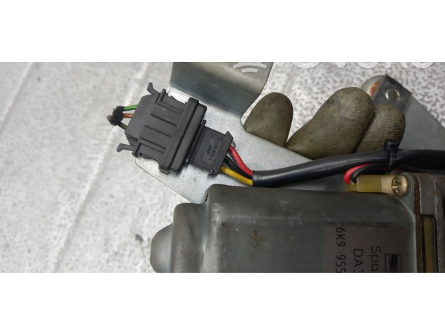 Моторчик заднего дворника     Volkswagen Caddy