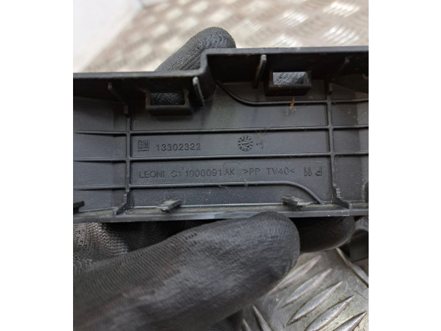 Pojistková skříňka 13302322 Opel Zafira C 2013