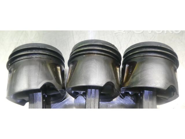 Píst 8370 Mercedes-Benz C AMG W204 3.0