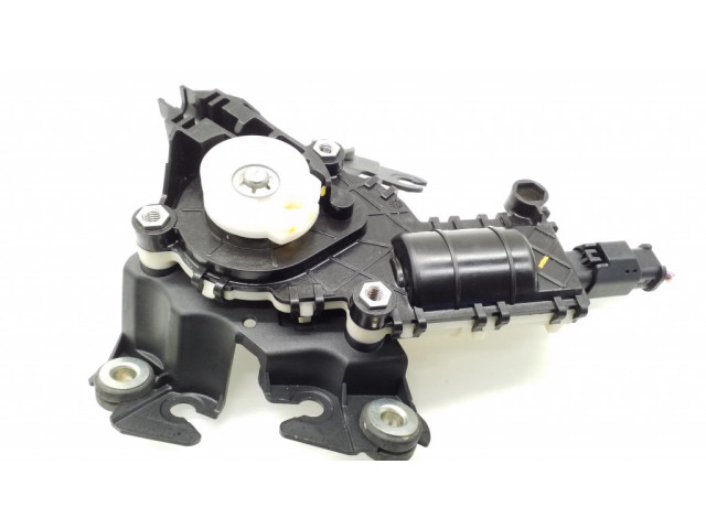 Притягиватель задней крышки