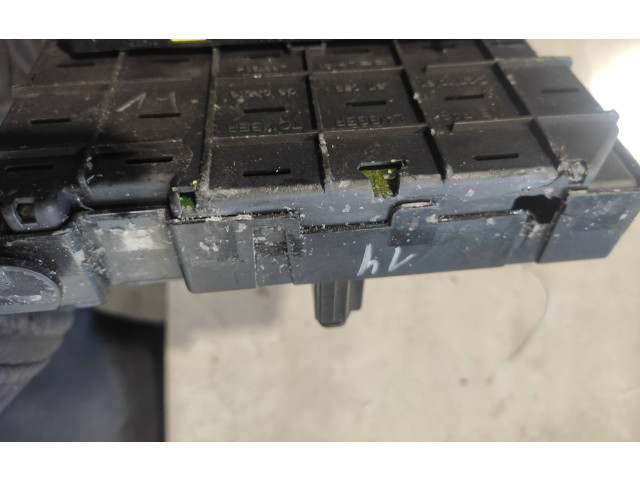 Блок предохранителей 9657608780   Citroen C8    