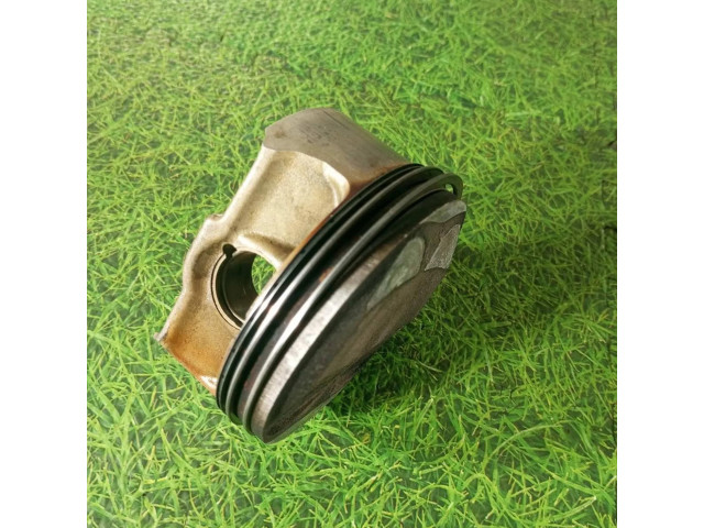 Píst 7840924, 92L94 BMW M5 pro benzínový motor 5.0 S85 B50AA