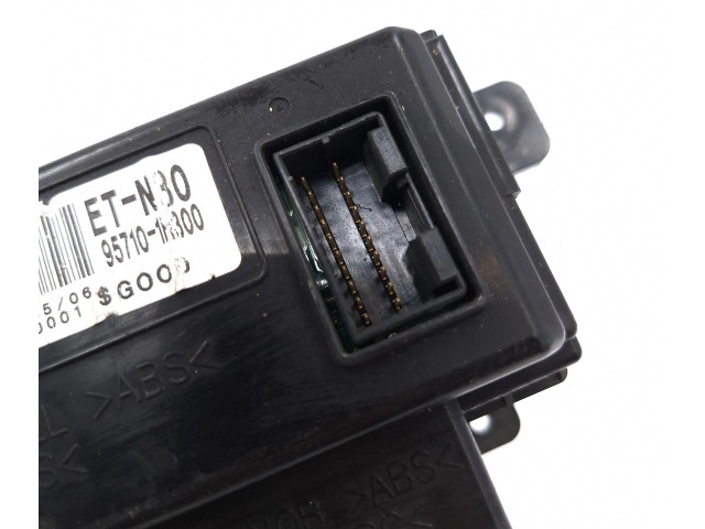 Дисплей    95710-1H300, 957101H300   KIA Ceed