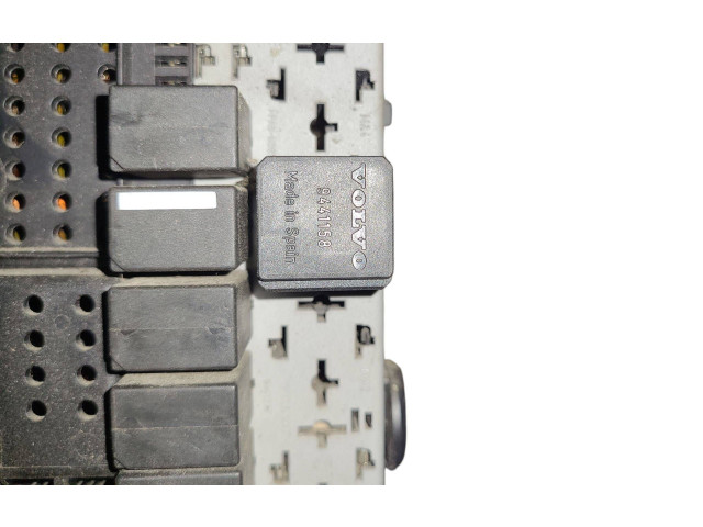 Блок предохранителей 09696098, 08679899 Volvo V70