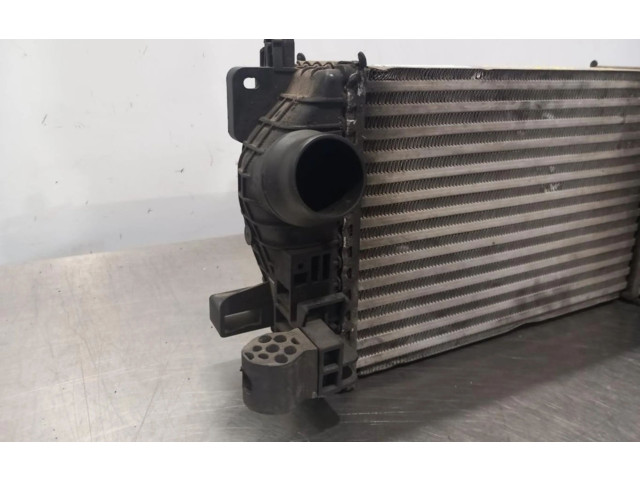 Интеркулер  13283253   Opel Meriva B 