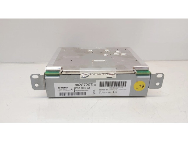 Радио/ проигрыватель CD/DVD / навигация