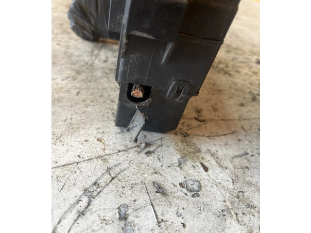 Блок предохранителей 9401802, 9271075 Volvo XC90