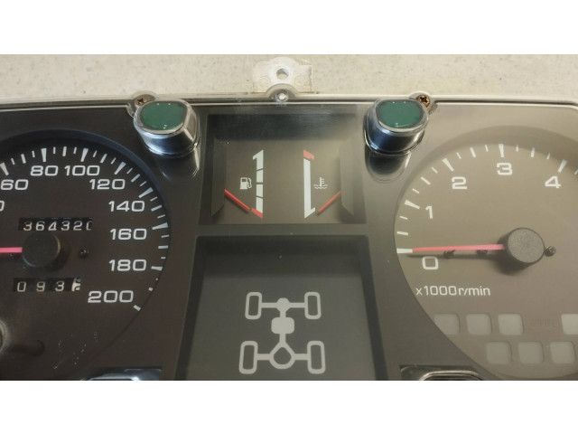 Přístrojová deska Mitsubishi Pajero 1997 MR233345, 526260