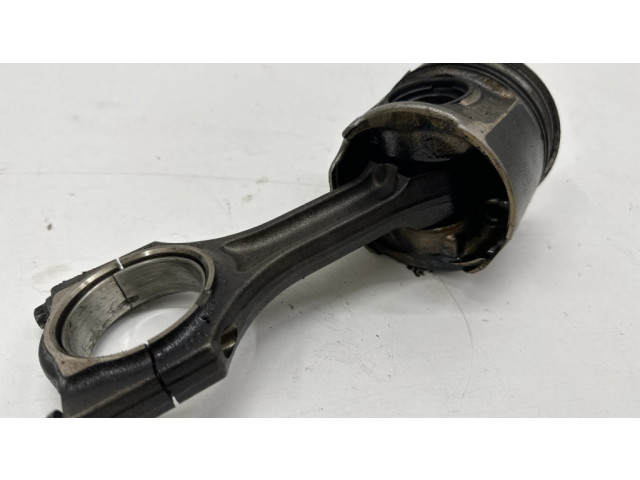 Píst    BMW 5 G30 G31  pro naftový motor 2.0  