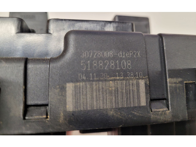 Блок предохранителей 30786648   Volvo V70    