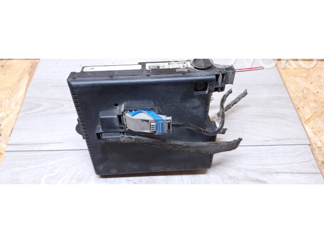 Блок предохранителей 28017881 Volvo S60