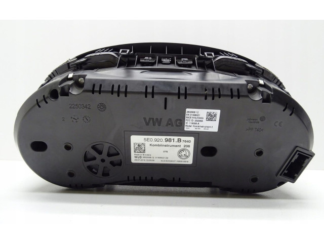 Панель приборов 5E0920981B Skoda Octavia Mk3 (5E)