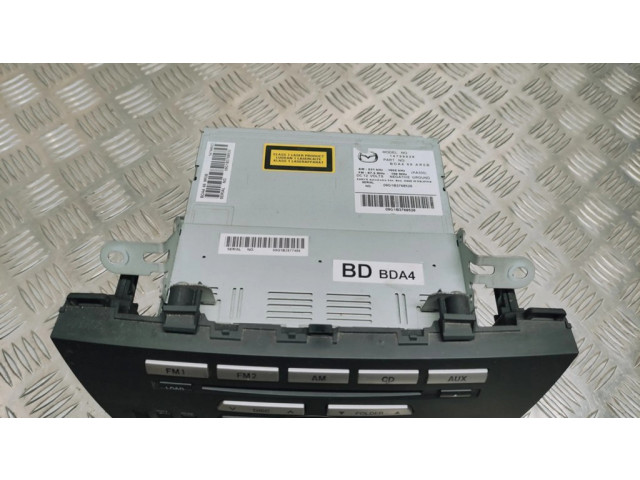 Радио/ проигрыватель CD/DVD / навигация