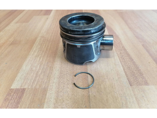  Поршень M9R 10653, 1295  Renault Trafic II (X83)  