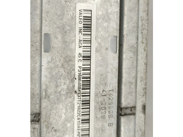 Интеркулер  T42960B, P31686408   Volvo XC40 