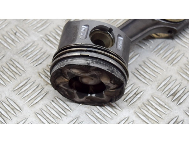 Píst A6110300320, A6110300717 Mercedes-Benz C W203 pro naftový motor 2.2 OM 611.962