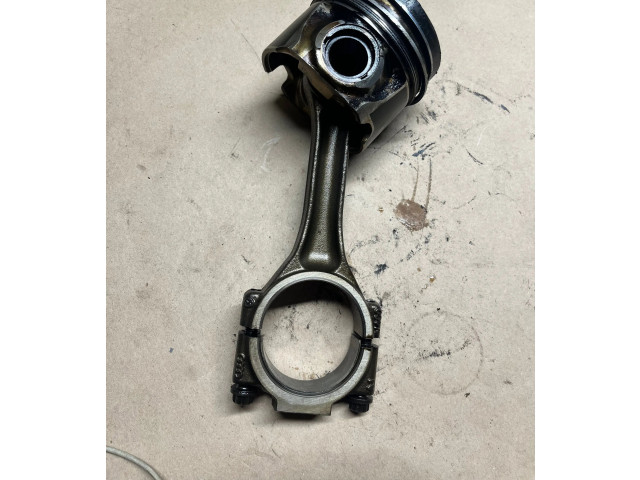  Поршень с шатуном AXD 133551, 017300418  Volkswagen Transporter - Caravelle T5  