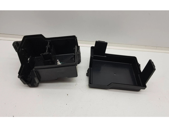 Блок предохранителей 243809977R, 243125479R Dacia Spring