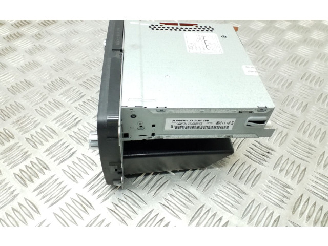 Радио/ проигрыватель CD/DVD / навигация