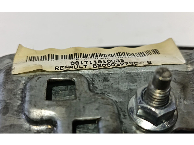 Подушка безопасности водителя 8200057780   Renault Clio II